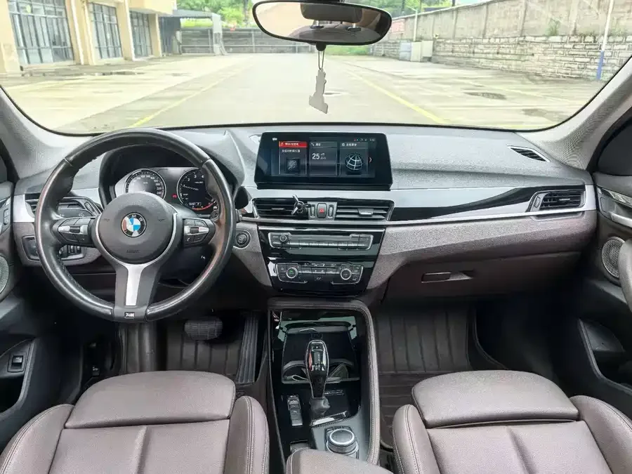 BMW X1 2022 sDrive20Li Exclusive Model 2022 — миниатюра 2