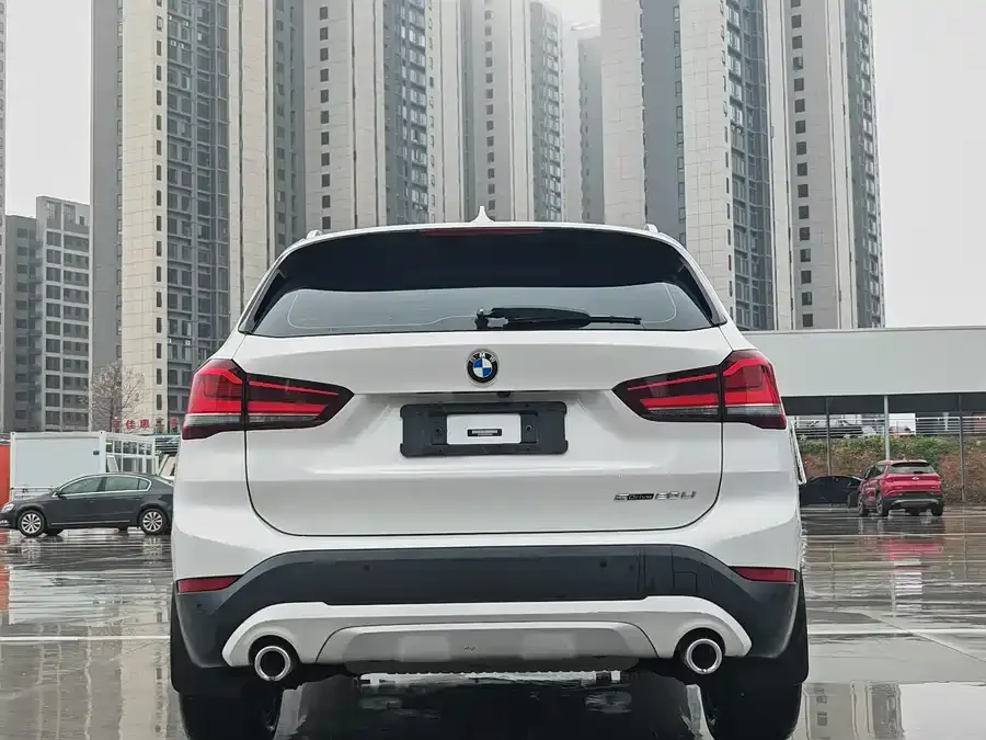 BMW X1 2022 sDrive20Li Fashion Edition 2023 — миниатюра 2