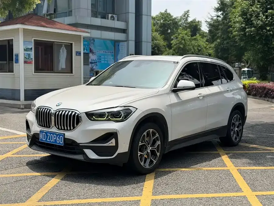 BMW X1 2021 facelift sDrive25Li Leading Edition 2022 — фото 1, купить с доставкой в Москву