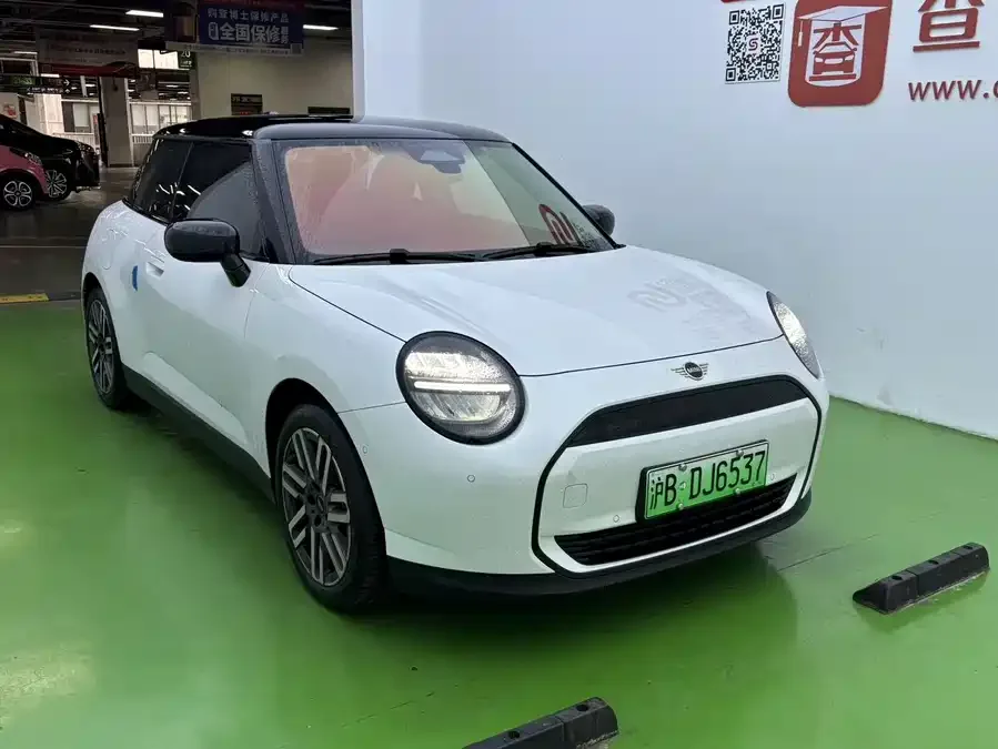 MINI electric COOPER Electric MINI COOPER 2025 456km COOPER E Classic 2025 — миниатюра 3