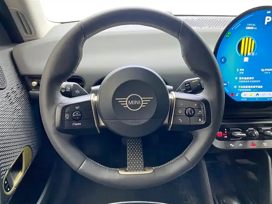 MINI electric COOPER Electric MINI COOPER 2025 456km COOPER E Classic 2025 — миниатюра 5