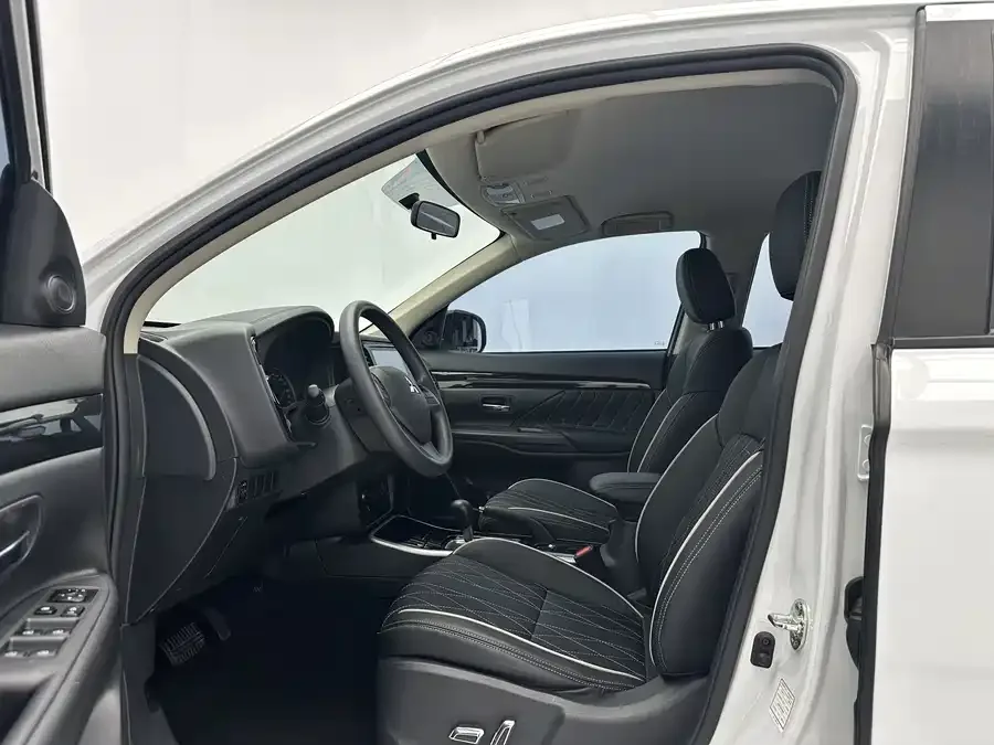 Mitsubishi Outlander Outlander 2021 2.0L 2WD 5-seater 2022 — миниатюра 2