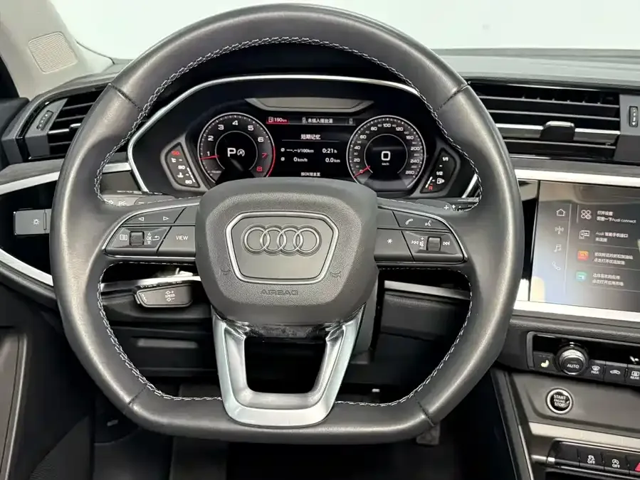 Audi Q3 2022 35 TFSI Fashionable and Dynamic 2023 — миниатюра 5