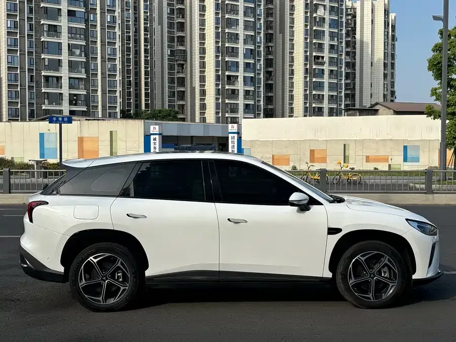 NETA Nezha L Nezha L 2024 Extended Range 310 Flash Charge Red Edition 2025 — миниатюра 4