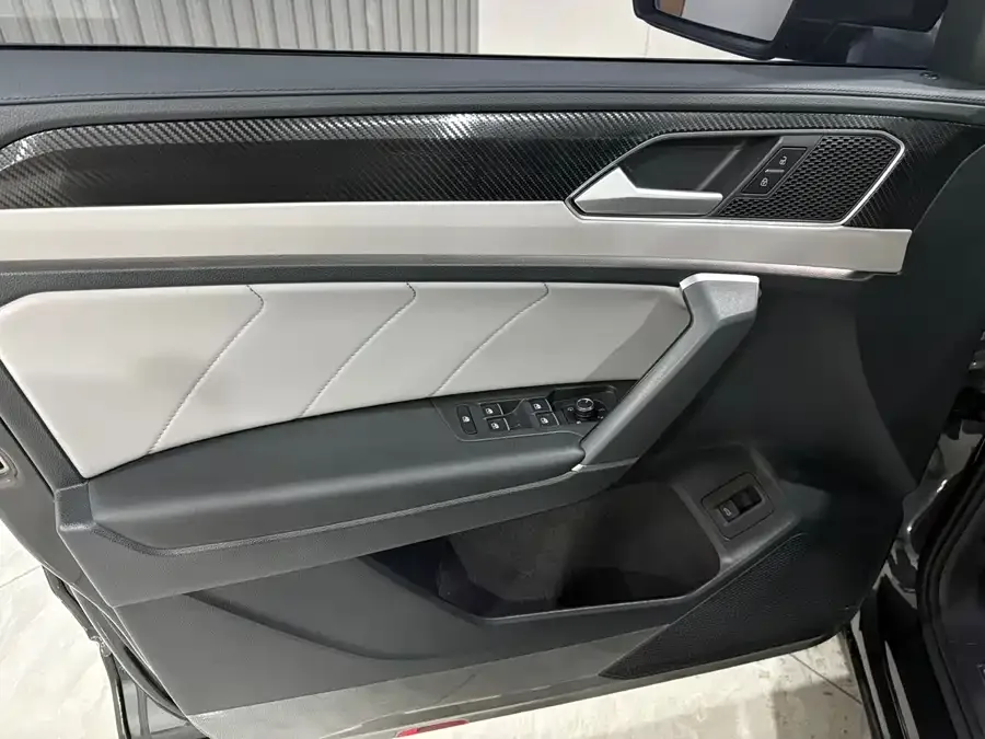 Volkswagen Tayron Tanyue 2023 280TSI 2WD Luxury Plus Advanced Edition 2022 — миниатюра 4