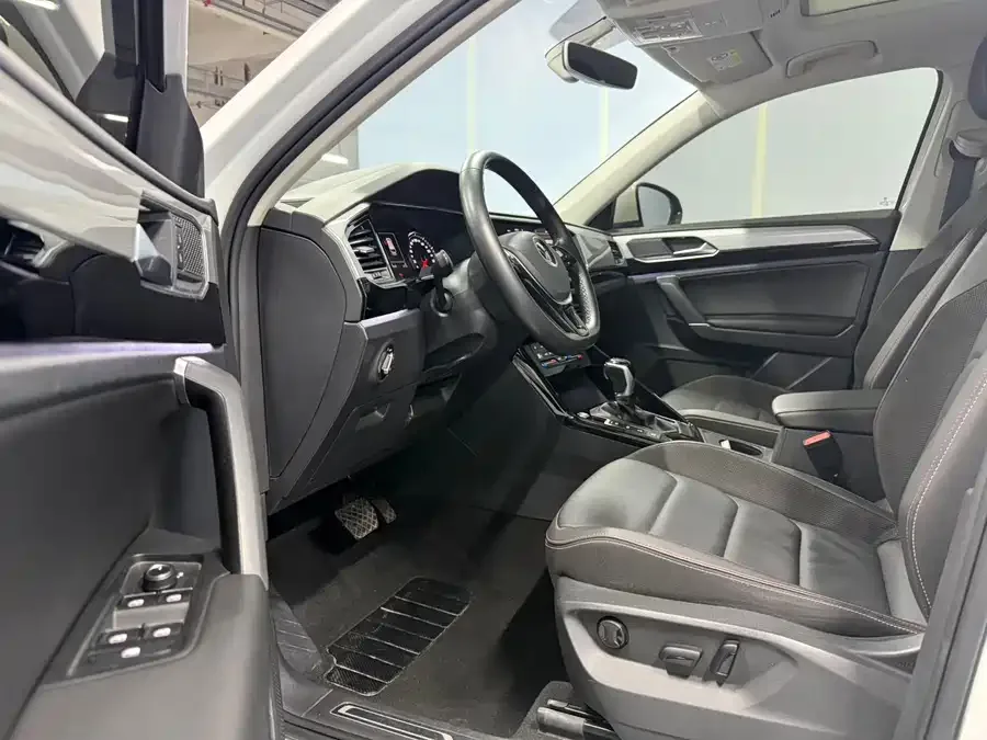 Volkswagen Tayron Tanyue 2022 280TSI 2WD Luxury Smart Edition 2022 — миниатюра 4