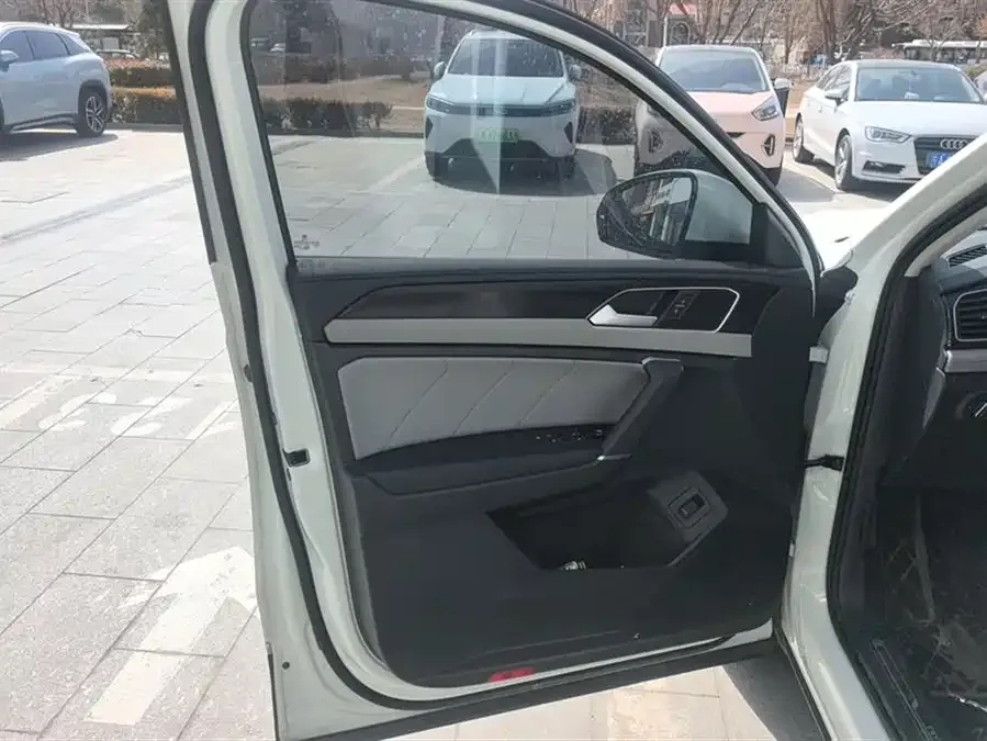 Volkswagen Tayron Tanyue 2023 280TSI 2WD Luxury Plus Advanced Edition 2023 — миниатюра 4
