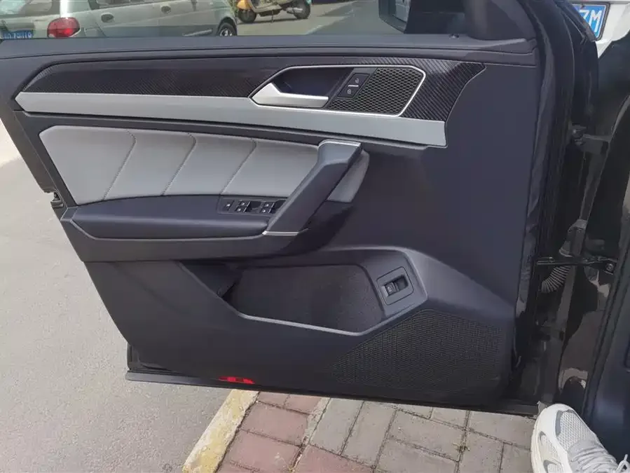 Volkswagen Tayron Tanyue 2023 330TSI 2WD Luxury Plus Advanced Edition 2023 — миниатюра 4