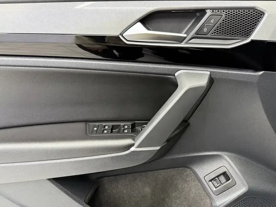 Volkswagen Tayron Tanyue 2022 280TSI 2WD Luxury Smart Edition 2022 — миниатюра 5