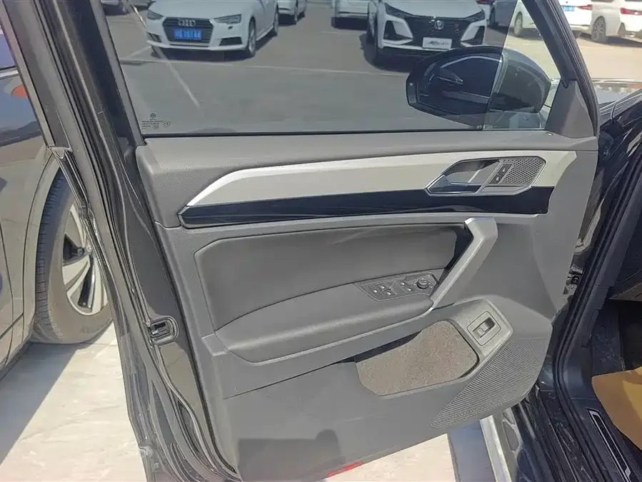 Volkswagen Tayron Tanyue 2022 330TSI 2WD Luxury Smart Edition 2022 — миниатюра 4