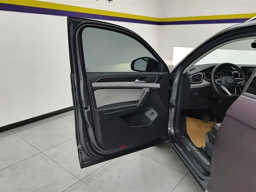 Volkswagen Tayron Tanyue 2023 330TSI 2WD Luxury Plus Advanced Edition 2023 — миниатюра 4