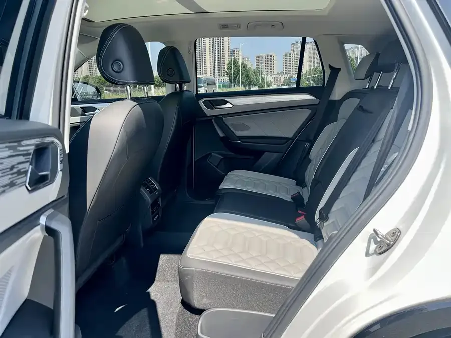 Volkswagen Tayron Tanyue 2023 330TSI 2WD R-Line High Energy Edition 2023 — миниатюра 2