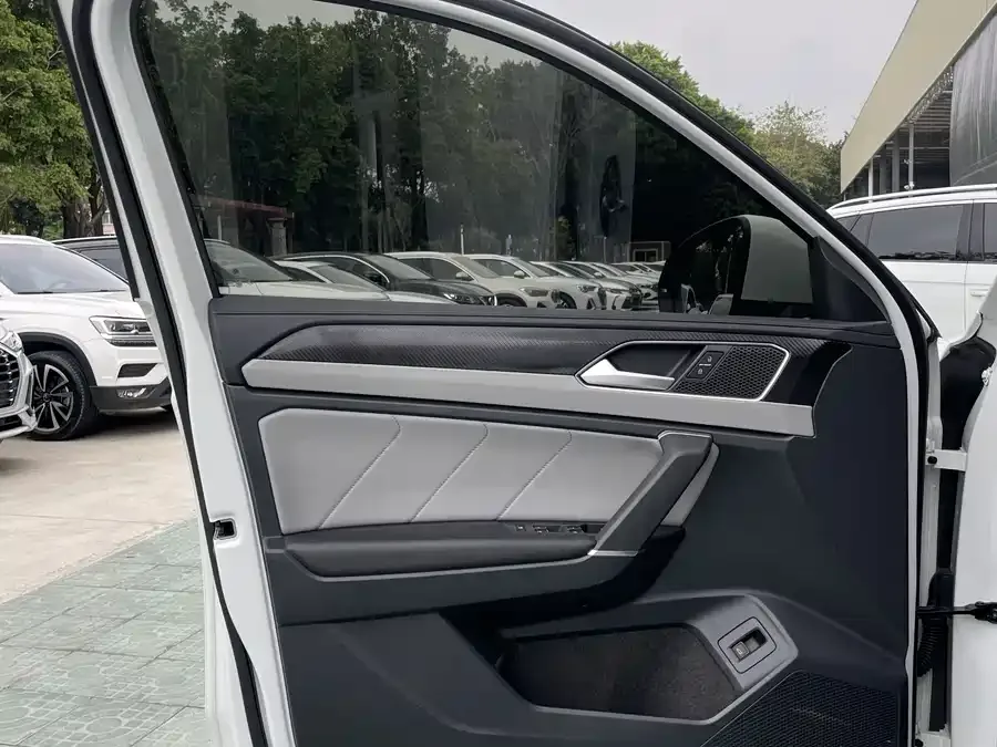 Volkswagen Tayron Tanyue 2023 280TSI 2WD Luxury Plus Advanced Edition 2022 — миниатюра 5