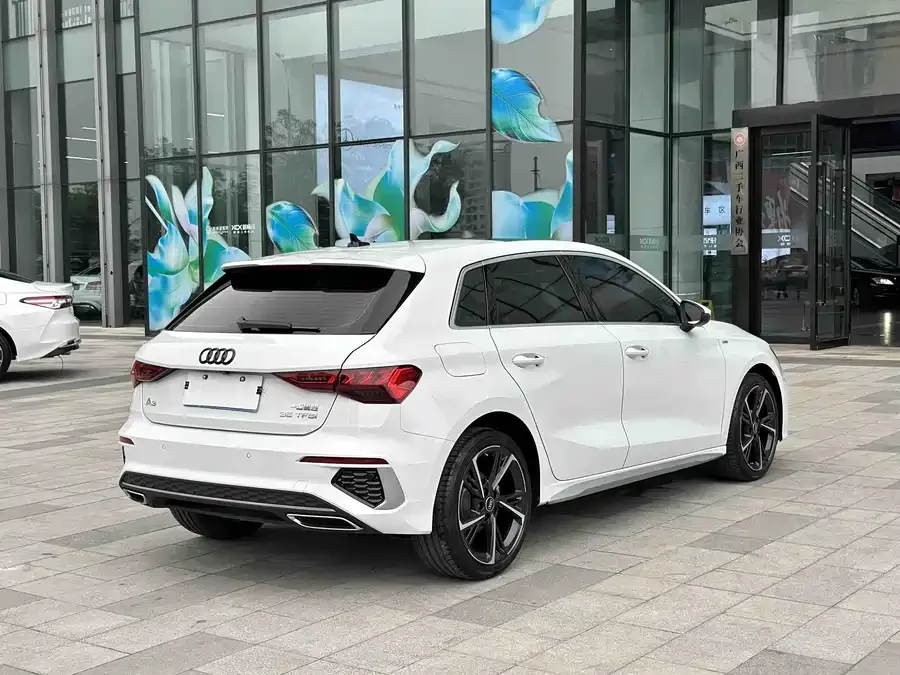 Audi A3 2023 facelift Sportback 35 TFSI stylish and sporty 2024 — миниатюра 2