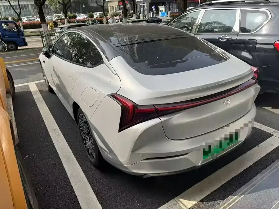 NETA Nezha S Nezha S 2022 extended range version 1160km rear-wheel drive large version 2023 — миниатюра 3