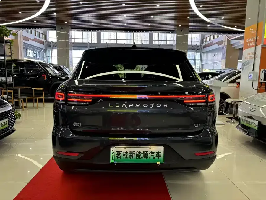 Leapmotor C11 Leapmotor C11 2024 Pure Electric 580 Premium Edition 2025 — миниатюра 2