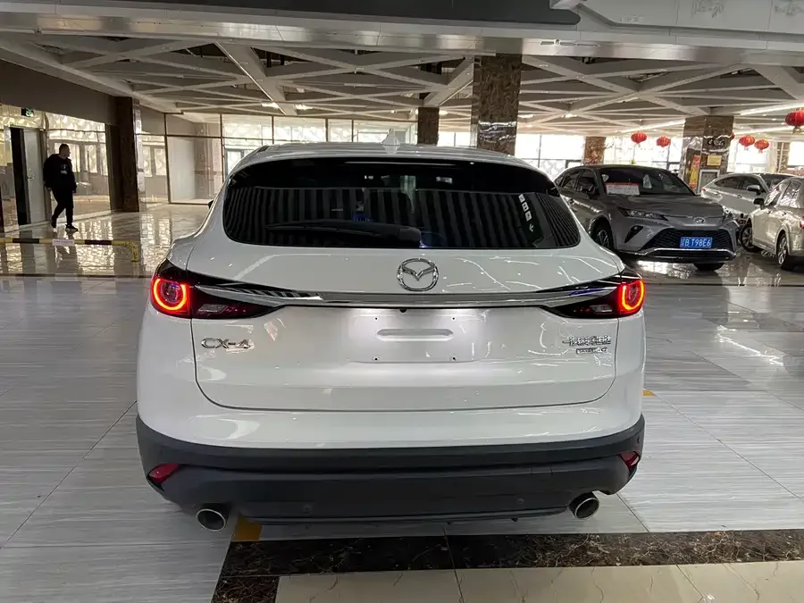Mazda CX-4 2021 2.0L Automatic 2WD Blue Sky Vitality Edition 2023 — миниатюра 2
