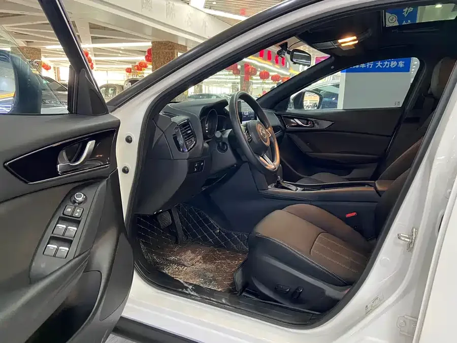 Mazda CX-4 2021 2.0L Automatic 2WD Blue Sky Vitality Edition 2023 — миниатюра 4