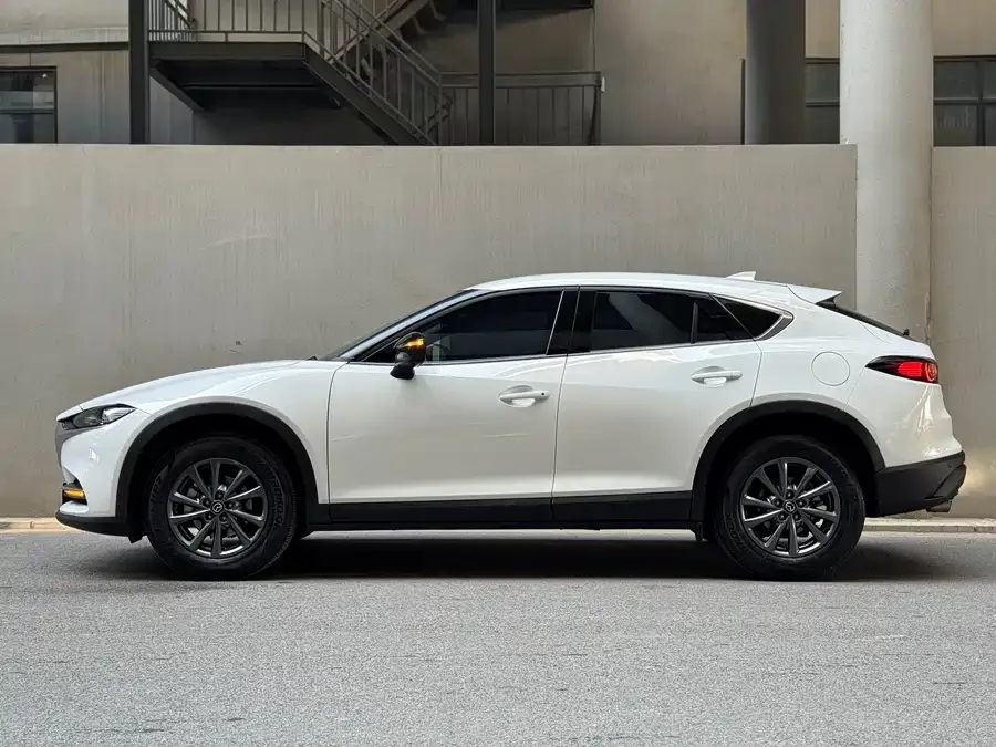 Mazda CX-4 2021 2.0L Automatic 2WD Blue Sky Vitality Edition 2023 — миниатюра 3
