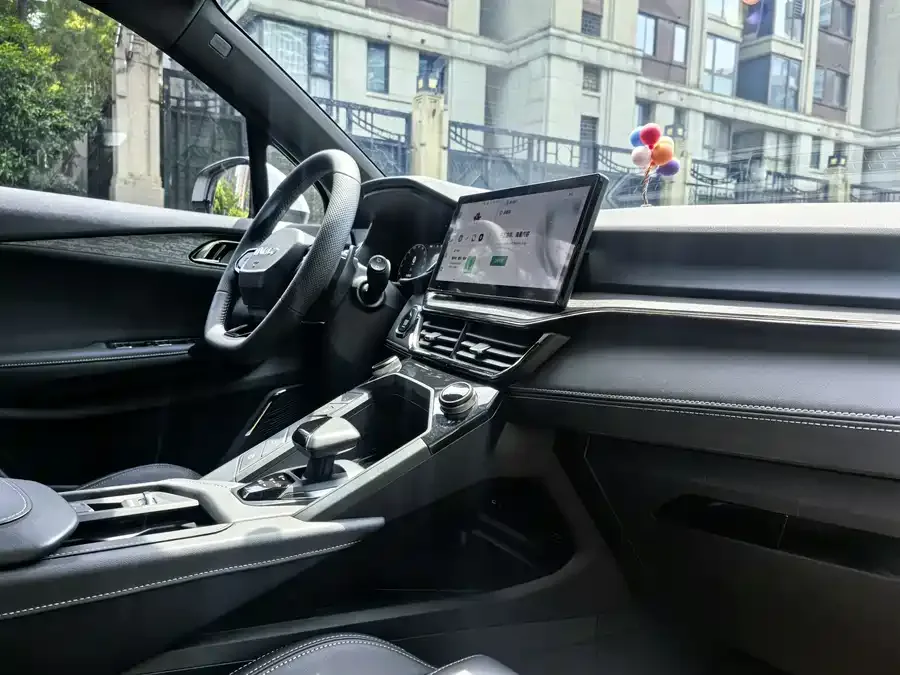 Lynk & Co 06 Lynk & Co 06 2023 Remix 1.5T Jin Pro 2022 — миниатюра 3