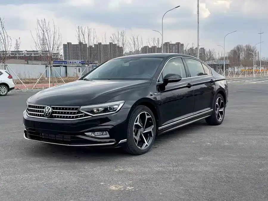 Volkswagen Magotan Magotan 2023 2 million commemorative edition 330TSI DSG luxury model 2023 — фото 1, купить с доставкой в Москву