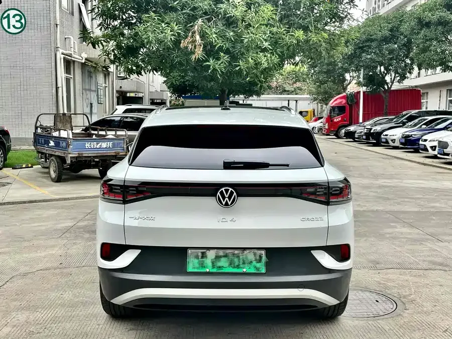 Volkswagen ID.4 CROZZ ID.4 CROZZ 2024 Pure Enjoyment Limited Edition 2023 — миниатюра 2