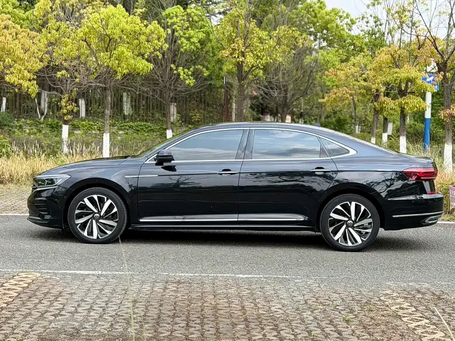 Volkswagen Passat Passat 2022 330TSI Deluxe Edition 2022 — миниатюра 3