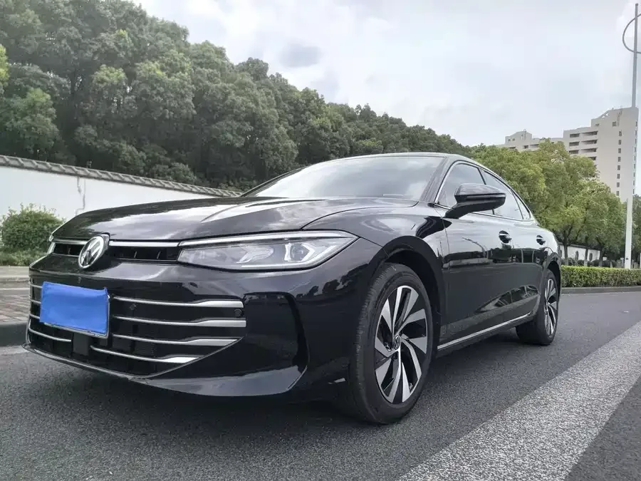 Volkswagen Passat 2026 Passat Pro 300TSI Dragon Edition 2025 — фото 1, купить с доставкой в Москву
