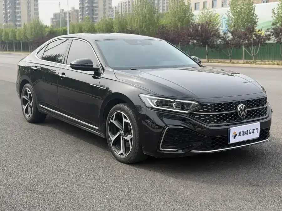 Volkswagen Passat Passat 2023 facelift 330TSI Starry Sky Deluxe Edition 2023 — миниатюра 3