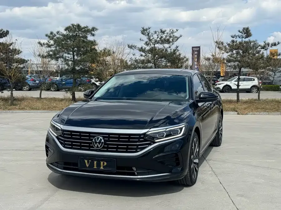 Volkswagen Passat Passat 2023 330TSI Deluxe Edition 2023 — фото 1, купить с доставкой в Москву