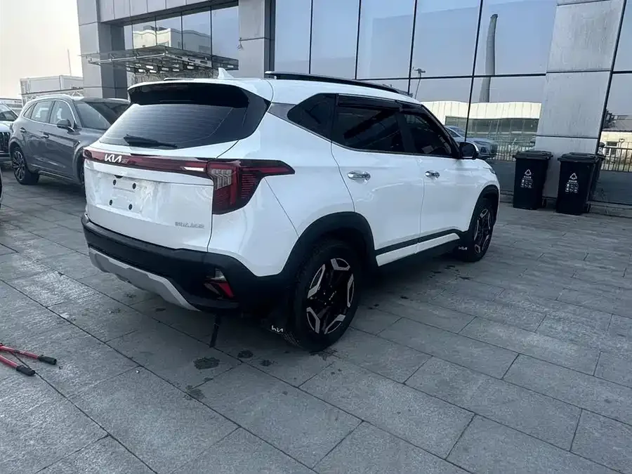Kia Cyrus (Seltos) 2023 CYTUS 1.5L CVT Premium Edition 2023 — миниатюра 2