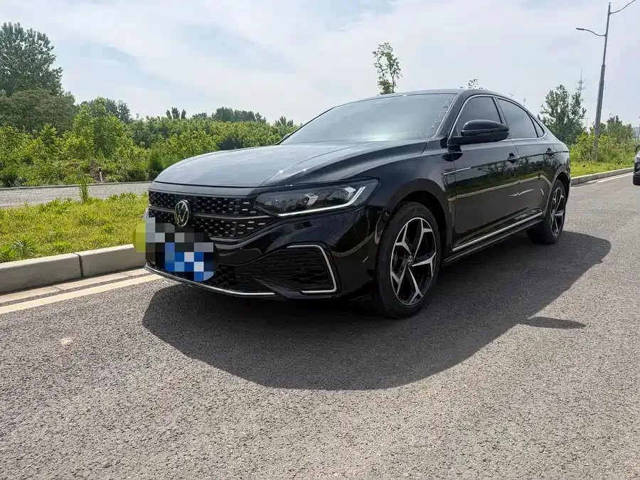 Volkswagen Passat Passat 2025 Outstanding Model 330TSI Starry Sky Elite Edition 2025 — фото 1, купить с доставкой в Москву