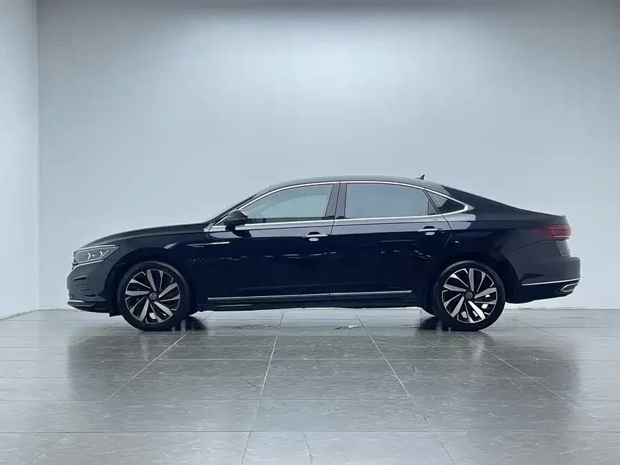 Volkswagen Passat Passat 2023 330TSI Deluxe Edition 2023 — миниатюра 2