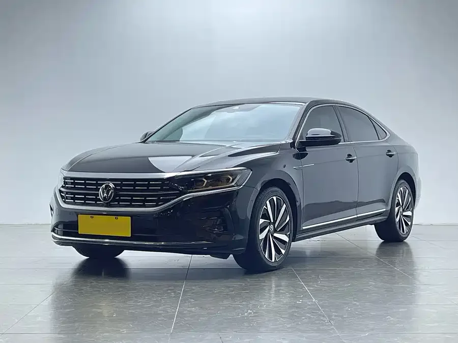 Volkswagen Passat Passat 2023 330TSI Deluxe Edition 2023 — фото 1, купить с доставкой в Москву