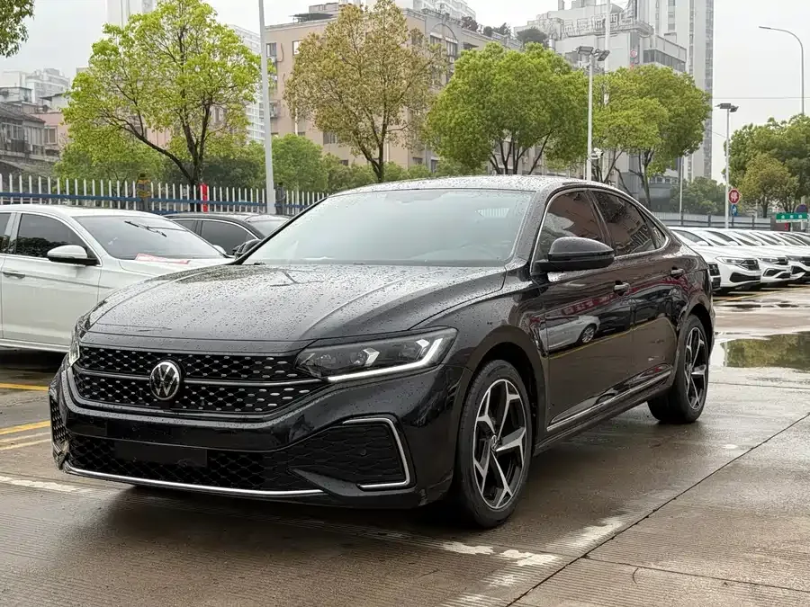Volkswagen Passat Passat 2024 380TSI Starry Sky Deluxe Edition 2024 — фото 1, купить с доставкой в Москву