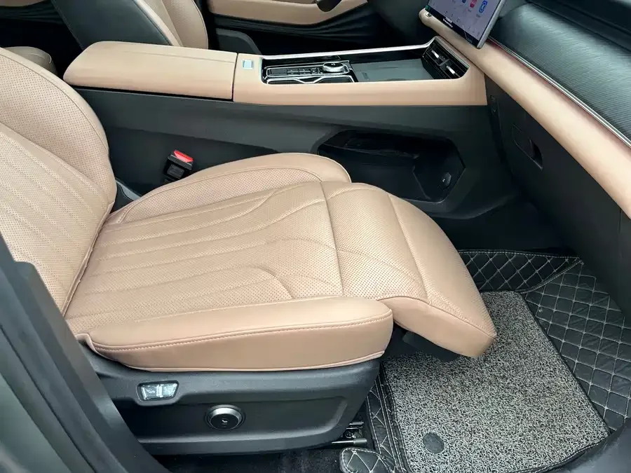 Chery Tiggo 8L Tiggo 8L 2024 2.0T 2WD Premium Edition 5 Seaters 2024 — миниатюра 5