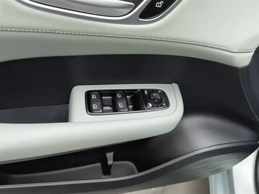 Roewe D6 Roewe D6 2025 450km Premium Edition 2025 — миниатюра 3