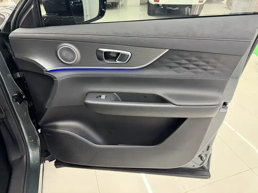 Chery Tiggo 8 PLUS Tiggo 8 PLUS 2025 290TGDI DCT Luxury Edition 2024 — миниатюра 2