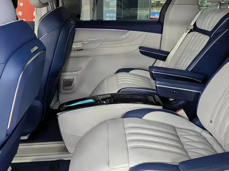 Roewe iMAX8 Roewe iMAX8 2022 400TGI Honor Edition 2022 — миниатюра 4