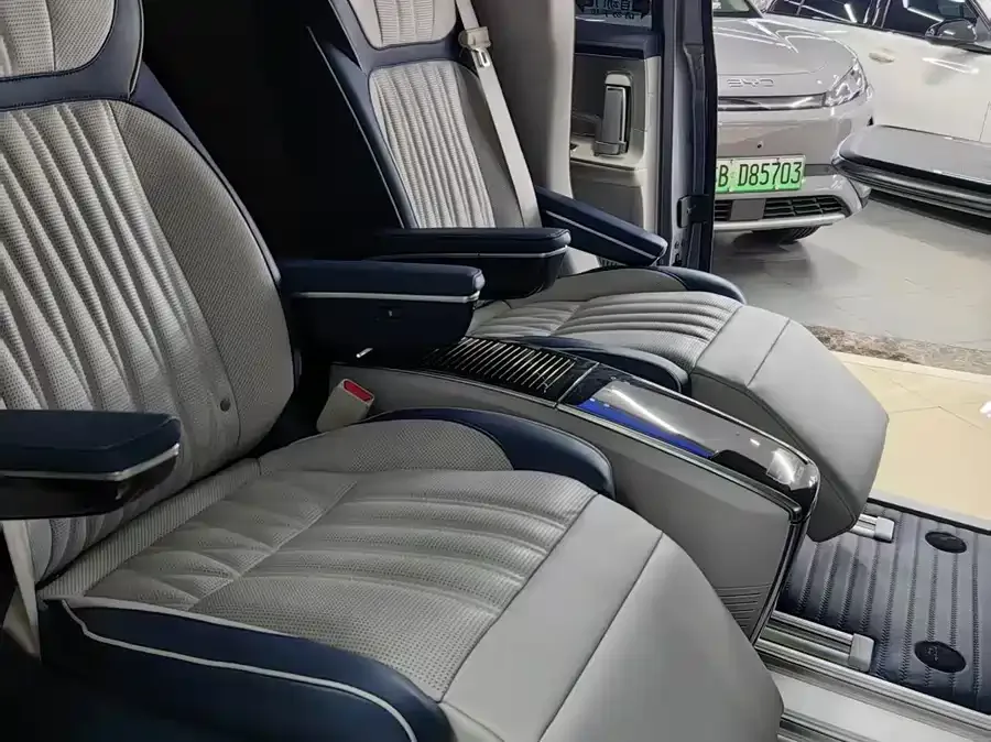 Roewe iMAX8 Roewe iMAX8 2022 400TGI Honor Edition 2022 — миниатюра 5
