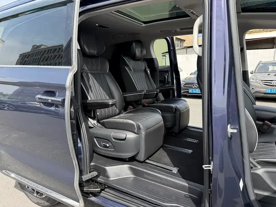 Roewe iMAX8 Roewe iMAX8 2023 400TGI Comfort Edition 2023 — миниатюра 3