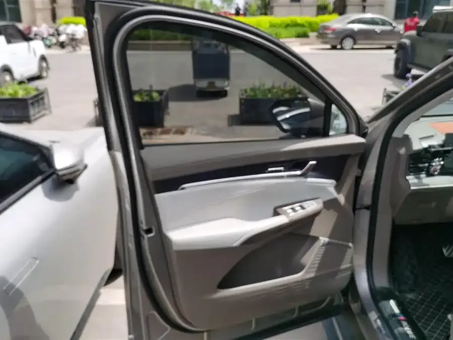 Roewe RX9 Roewe RX9 2023 2.0T 4WD Premium Edition 2024 — миниатюра 4