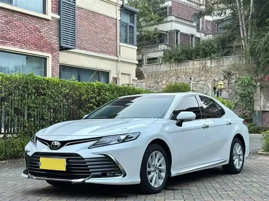 Toyota Camry Camry 2023 2.0G Deluxe Edition 2023 — фото 1, купить с доставкой в Москву
