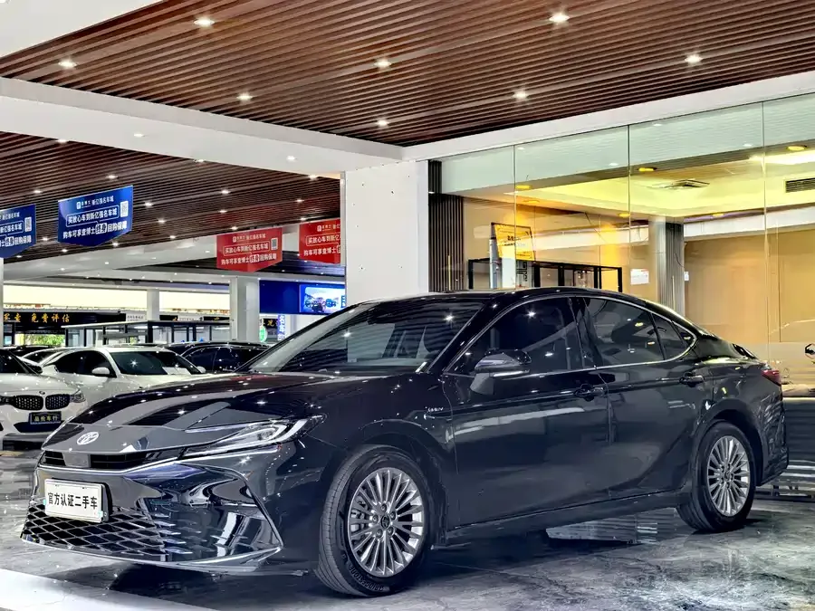 Toyota Camry Camry 2024 Hybrid 2.0HE Elite Edition 2024 — фото 1, купить с доставкой в Москву