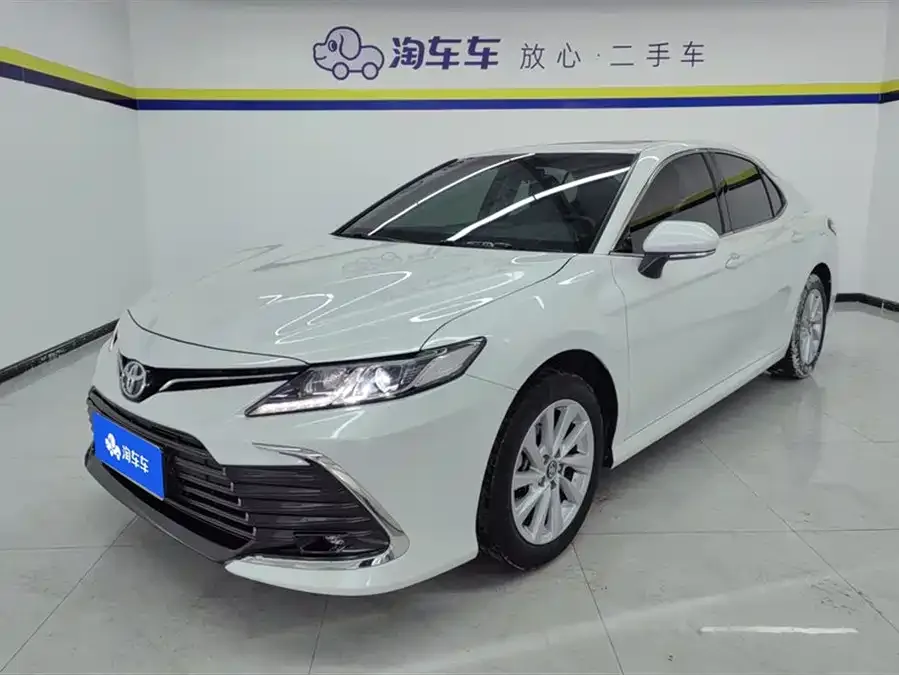 Toyota Camry Camry 2022 2.0GVP Leading Edition 2023 — фото 1, купить с доставкой в Москву