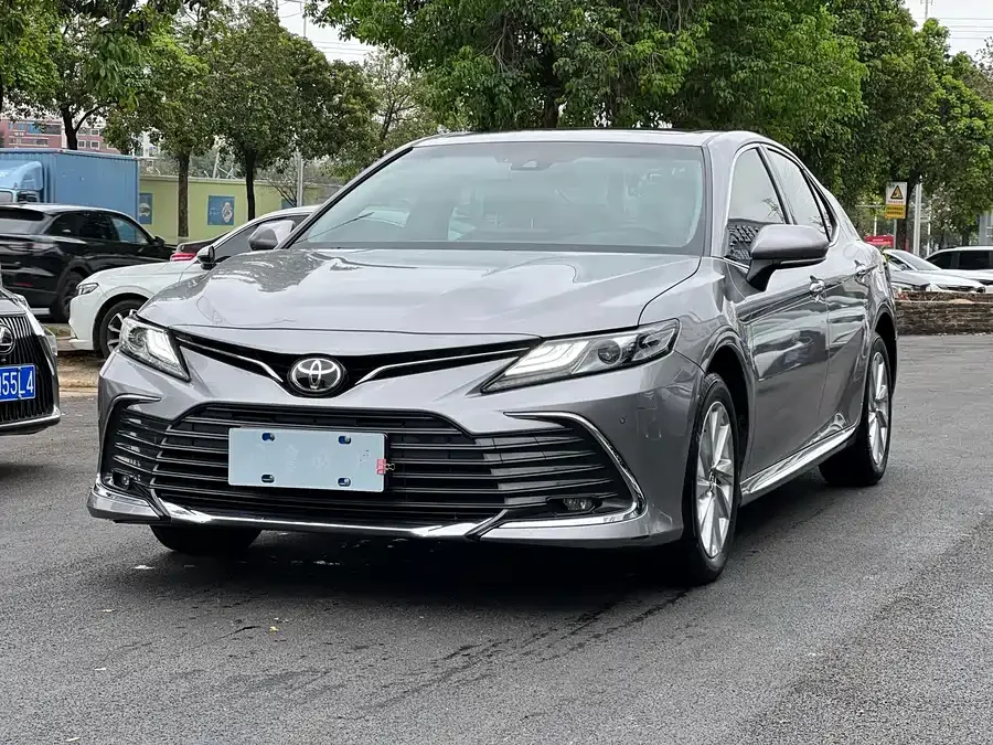 Toyota Camry Camry 2023 2.0G Deluxe Edition 2023 — фото 1, купить с доставкой в Москву