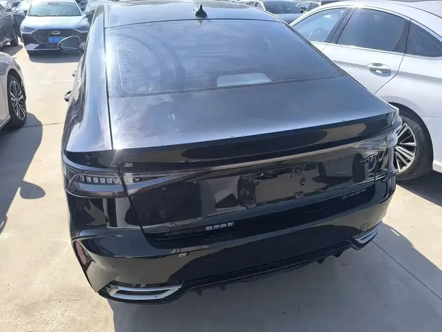 Chery Arrizo 8 Arrizo 8 2022 1.6T DCT 2022 — миниатюра 3