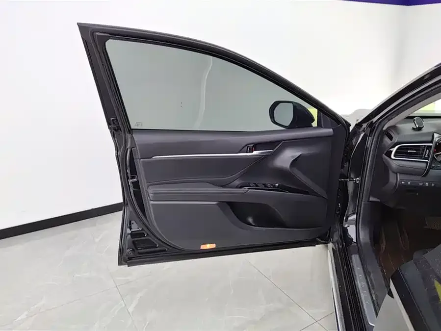 Toyota Camry Camry 2023 2.0G Deluxe Edition 2023 — миниатюра 4