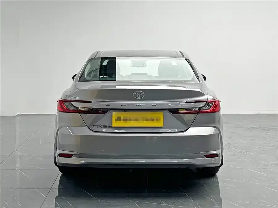 Toyota Camry 2026 Camry 2.0E Elite Edition 2025 — миниатюра 2