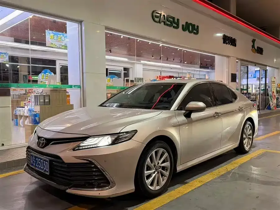 Toyota Camry Camry 2021 2.0G Deluxe Edition 2022 — фото 1, купить с доставкой в Москву